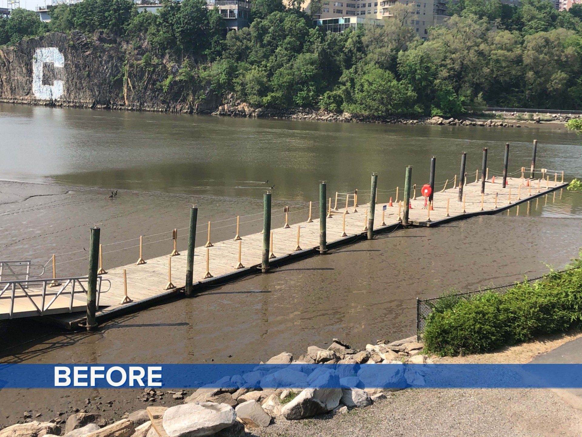 The previous dock at Muscota Marsh, that looks wooden and has rope barriers.